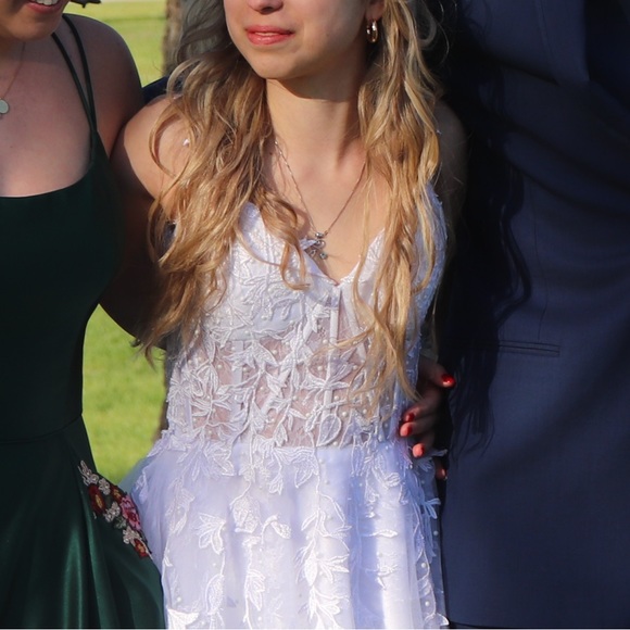 WHITE CORSET PROM DRESS - Picture 4 of 5